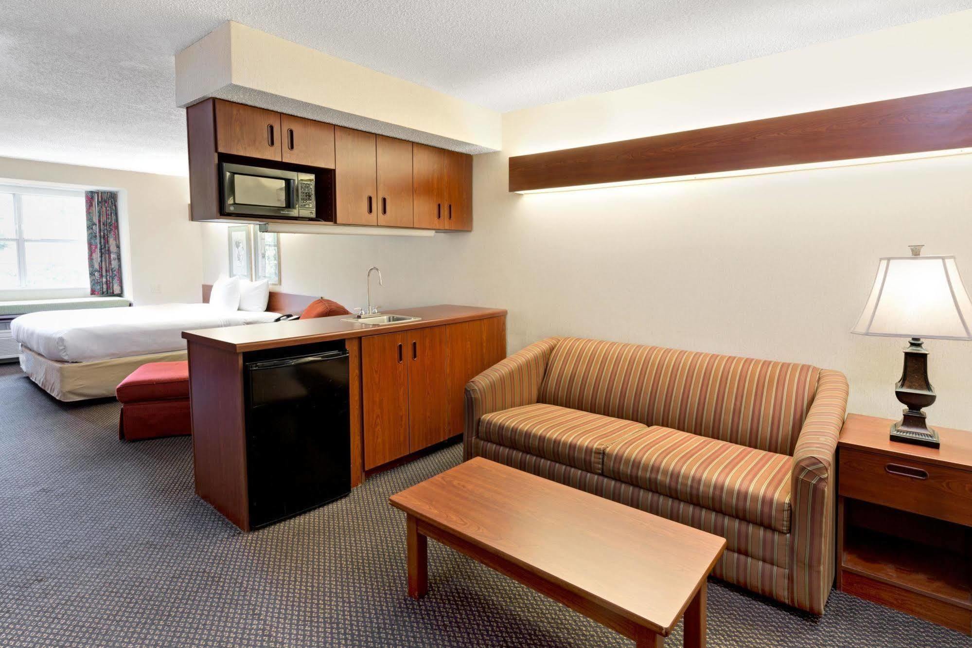 Microtel Inn & Suites By Wyndham Perimeter Center Sandy Springs Exterior foto